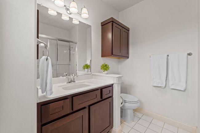 The secondary bedroom has its own en-suite bathroom. | Image 27