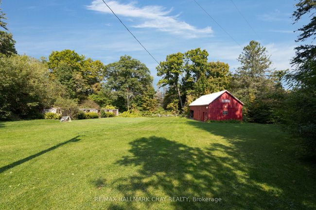 4950 Penetanguishene Rd, House other with 4 bedrooms, 3 bathrooms and 10 parking in Hillsdale ON | Image 49