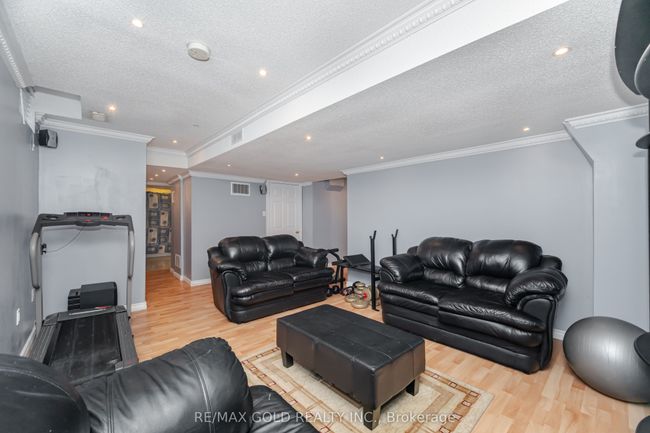 5 Summershade St, House other with 7 bedrooms, 5 bathrooms and 4 parking in Brampton ON | Image 21
