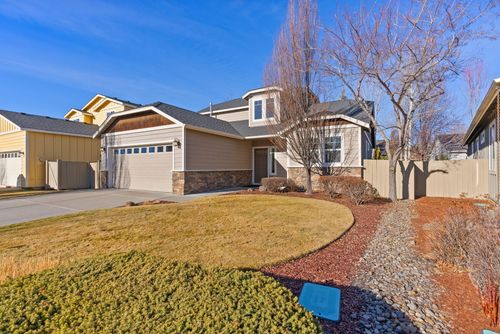 19556 Sager Loop, Bend, OR, 97702-9810 | Card Image