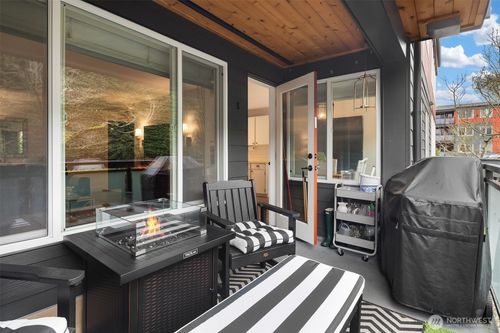 b305-7021 Sand Point Way Ne, Seattle, WA, 98115-6311 | Card Image