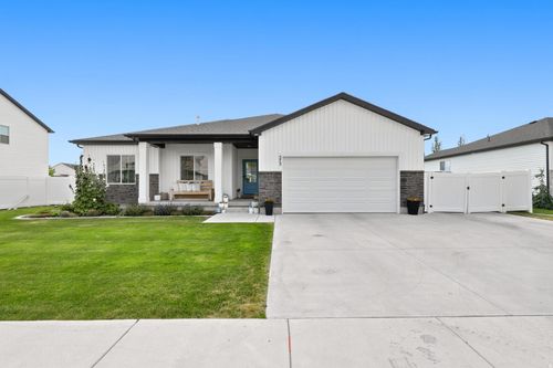572 S 690 E, Hyrum, UT, 84319-1788 | Card Image