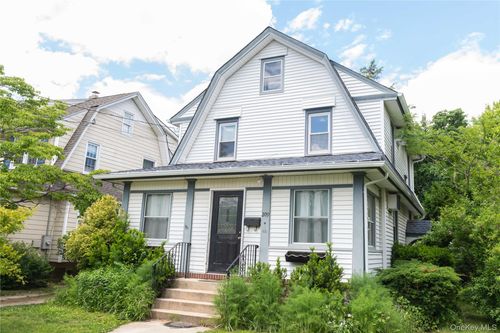 209 Sherman St, Lynbrook, NY, 11563-1439 | Card Image
