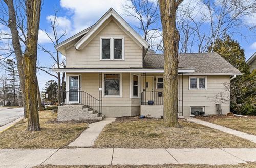 127 Clark St, Pewaukee, WI, 53072-3526 | Card Image