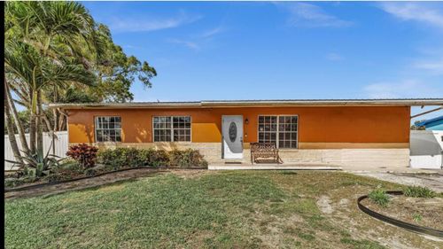 848 Se 3rd St, Belle Glade, FL, 33430-4318 | Card Image