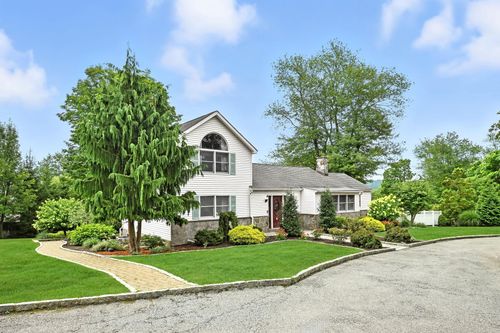 6 N Gate Rd, Carmel, NY, 10512-2214 | Card Image