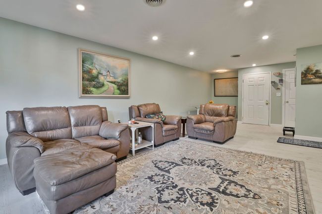 APT-307 - 9 Bartemus Trl, Condo with 2 bedrooms, 2 bathrooms and null parking in Nashua NH | Image 10
