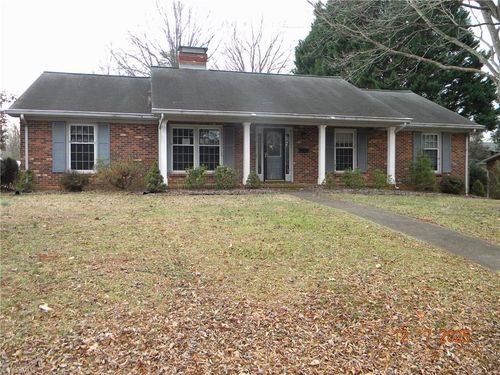 2261 New Castle Dr, Winston-Salem, NC, 27103-5757 | Card Image