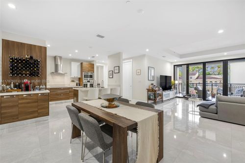 unit-206-718 Valencia Ave, Coral Gables, FL, 33134-5651 | Card Image