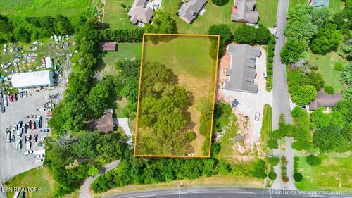 2025 N Charles G Seivers Blvd, Clinton, TN, 37716 | Card Image