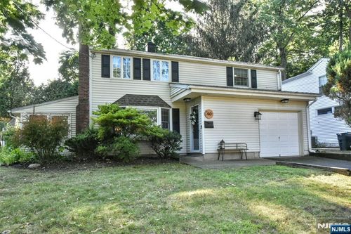 40 Campbell St, Waldwick, NJ, 07463-2404 | Card Image
