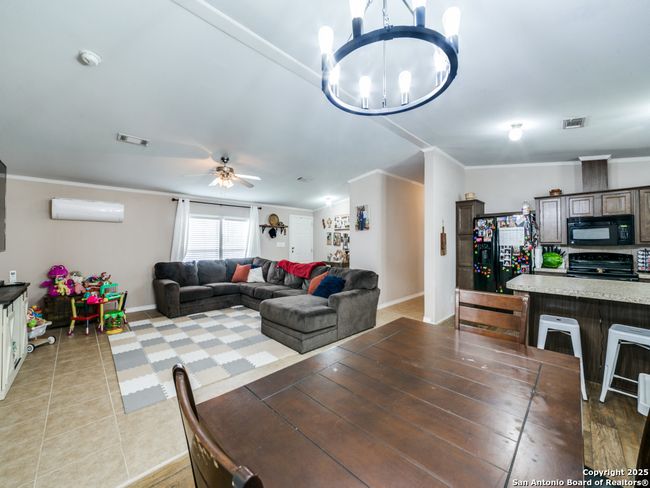 1271 Sandbranch Rd, House other with 3 bedrooms, 2 bathrooms and null parking in Bigfoot TX | Image 15