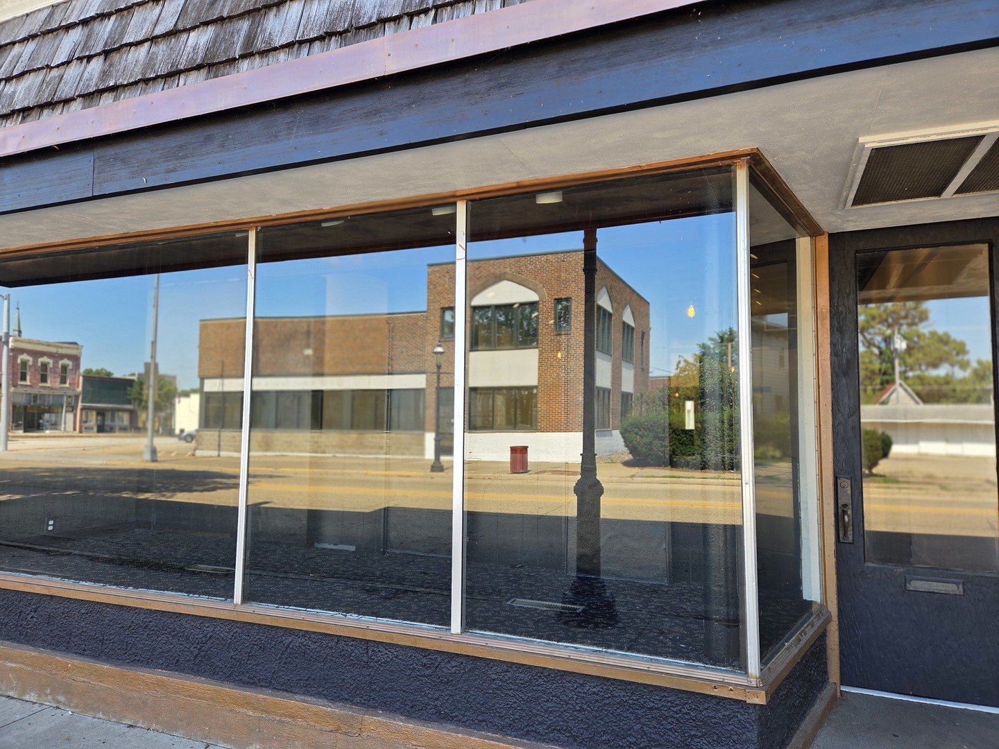 Commercial Lease in Clinton 3
