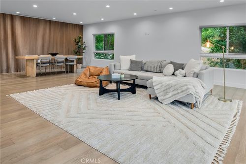 101-14157 Tiara St, Van Nuys, CA, 91401-4048 | Card Image