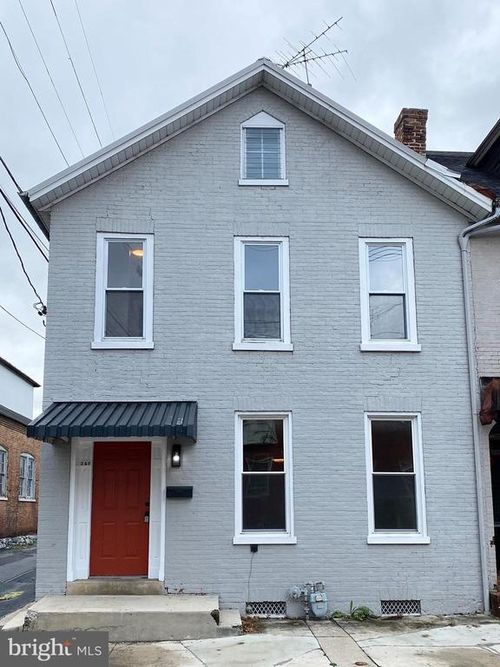 240 E King St, CHAMBERSBURG, PA, 17201-1809 | Card Image