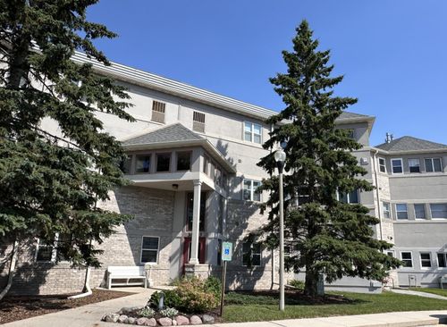 3903 Heather Valley Rd, Sheboygan, WI, 53083-6039 | Card Image