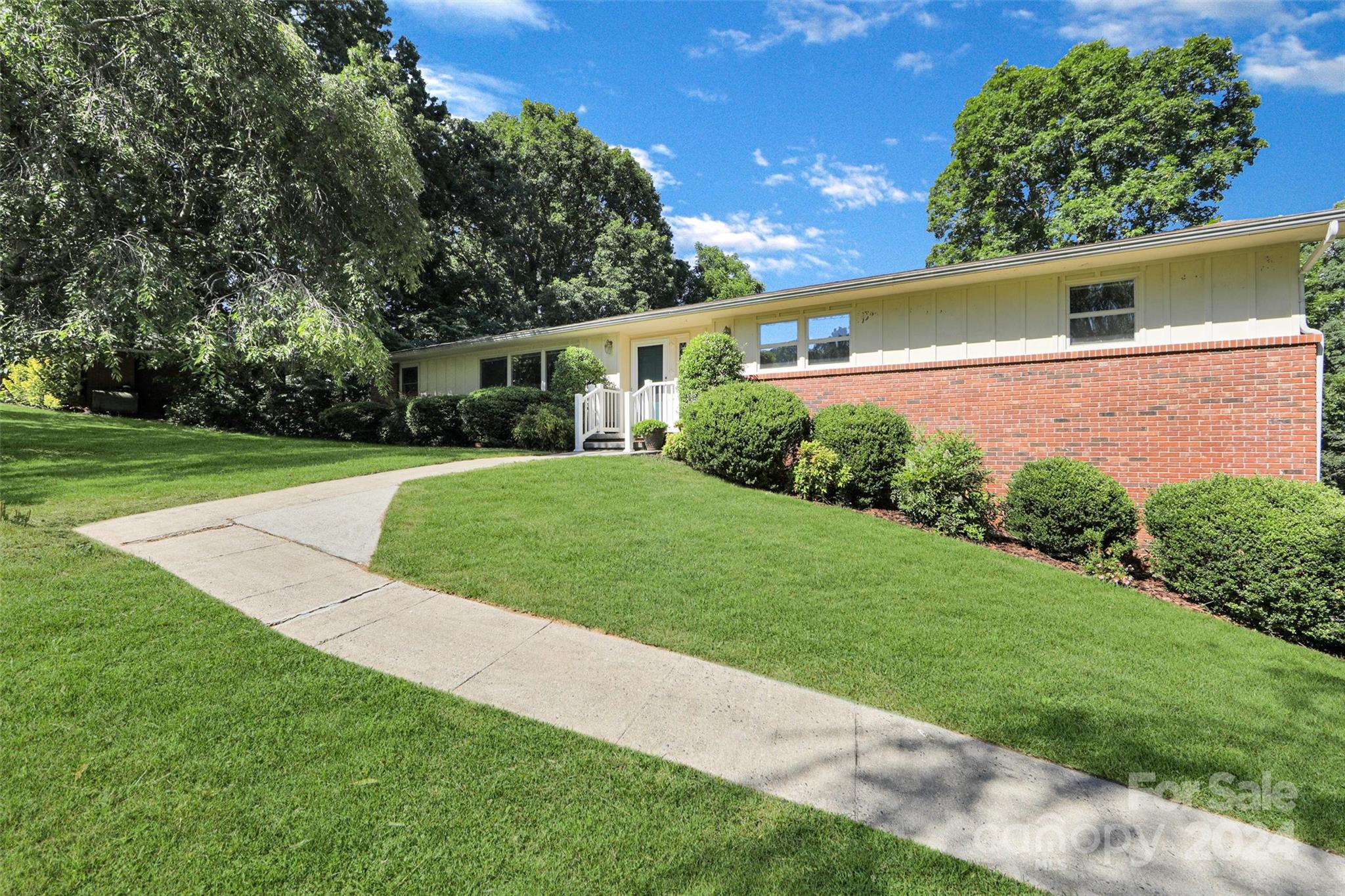 Oak Park Dr, Clyde, NC 28721