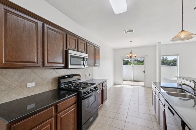 APT-98 - 1900 Little Elm Trl, Townhouse with 3 bedrooms, 3 bathrooms and 2 parking in Cedar Park TX | Image 12