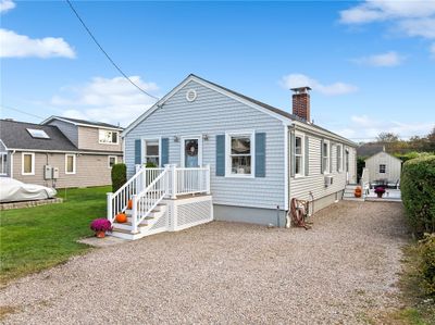 40 Gaspee Road, House other with 2 bedrooms, 1 bathrooms and 3 parking in Narragansett RI | Image 2