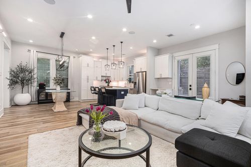 1315 Wycliffe Dr, Houston, TX, 77043-4911 | Card Image