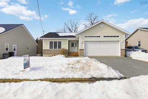 331 Hollingsworth Dr, Bridgewater, NS, B4V0A3 | Card Image