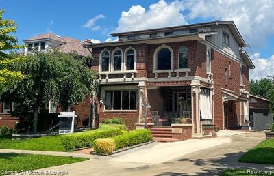 Over 3, 000 sqft 4 bedroom brick colonial | Image 1