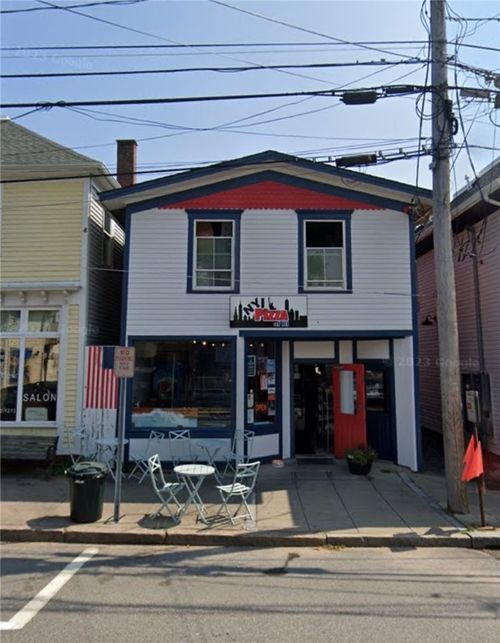 328 Main St, South Kingstown, RI, 02879-7404 | Card Image