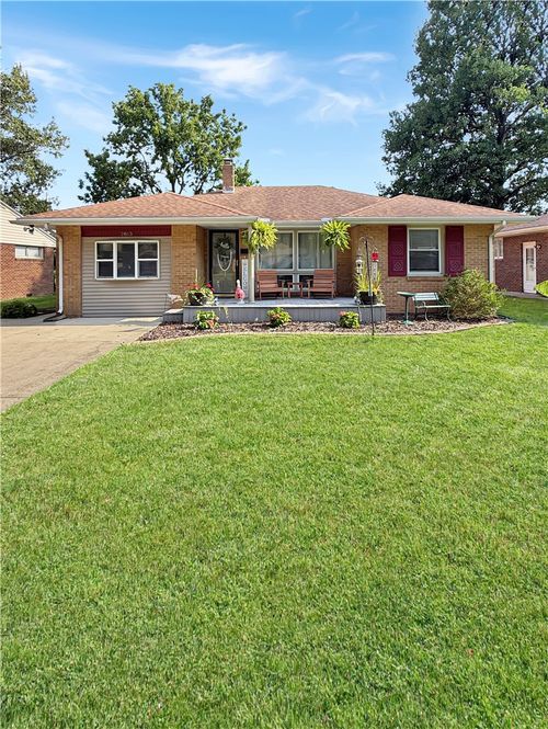 2813 Oak Ave, Mattoon, IL, 61938-4933 | Card Image