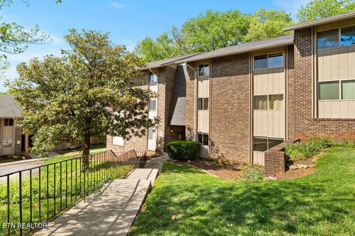 527-3636 Taliluna Ave, Knoxville, TN, 37919-7813 | Card Image
