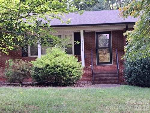 123 Softwind Ln, Concord, NC, 28025-9237 | Card Image