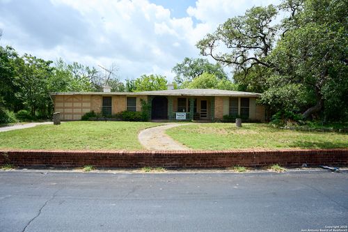 5400 Thistle Dr, Leon Valley, TX, 78238-2415 | Card Image