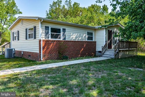 529 Taylors Beach Rd, Reedville, VA, 22539-3907 | Card Image
