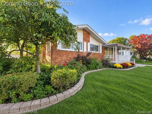 939 Deering St, Garden City, MI, 48135-3164 | Card Image