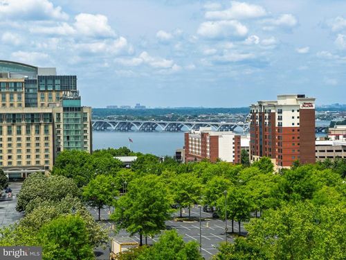 32-510 Overlook Park Dr, OXON HILL, MD, 20745-1174 | Card Image