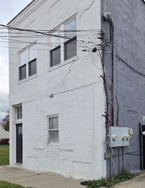 28 James L L Burrell Ave, Hempstead, NY, 11550-2842 | Card Image