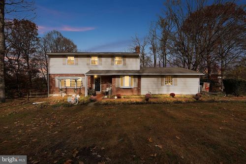 1331 Faucett Dr, West Chester, PA, 19382-8213 | Card Image