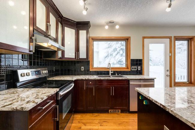 130 Hamptons Grove Nw, Home with 5 bedrooms, 3 bathrooms and 4 parking in Calgary AB | Image 10