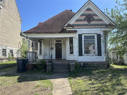 710 W 2nd St, Webb City, MO, 64870-2151 | Card Image