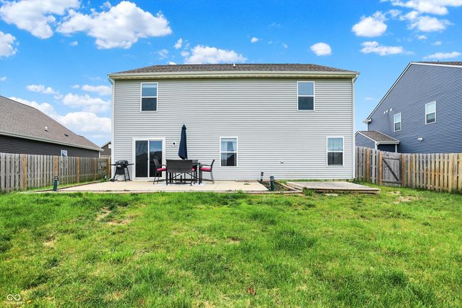 Fully fenced backyard with gates on either side of house and in back to allow access to large common area and walking path | Image 36