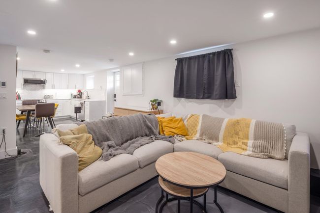 614 4th Ave, House other with 7 bedrooms, 4 bathrooms and 3 parking in New Westminster BC | Image 32
