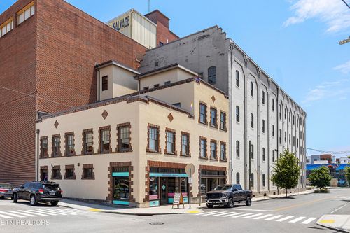 304-222 N Central St, KNOXVILLE, TN, 37917-7546 | Card Image