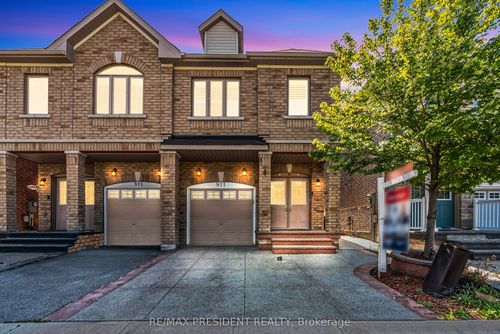 971 Francine Cres, Mississauga, ON, L5V0E2 | Card Image