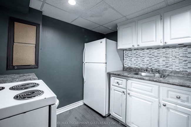 18 Grove Ave, House other with 6 bedrooms, 2 bathrooms and 4 parking in Saint Catharines ON | Image 22