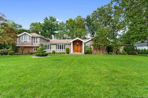 15 Hillcrest Dr, Great Neck, NY, 11021-1721 | Card Image