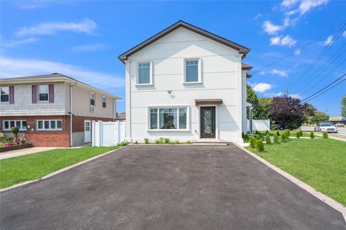 10 Locust St, Hicksville, NY, 11801-4721 | Card Image