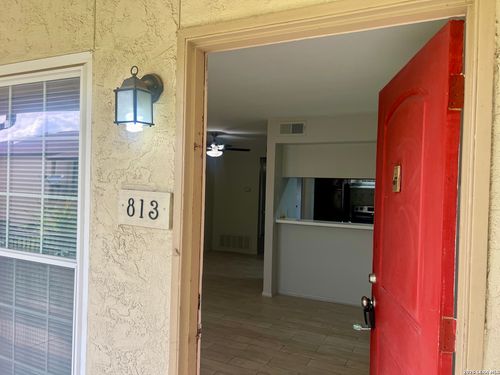 813-8702 Village Dr, San Antonio, TX, 78217-5406 | Card Image