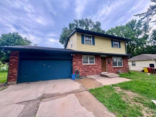 16900 E Ellison Way, Independence, MO, 64055-2834 | Card Image
