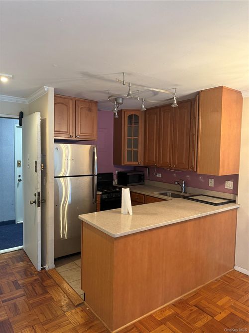 5j-301 E 75th St, New York, NY, 10021-3015 | Card Image