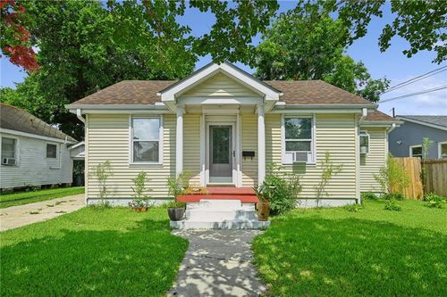 200 Claiborne Ct, Jefferson, LA, 70121-3611 | Card Image