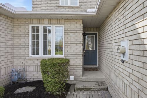 17 Pinegrove Crt, Belleville, ON, K8N5X9 | Card Image